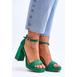 Sandálias de salto quadrado de camurça verde Merila da moda 7