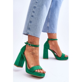 Sandálias de salto quadrado de camurça verde Merila da moda 2