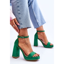 Sandálias de salto quadrado de camurça verde Merila da moda 6