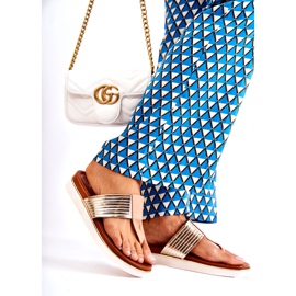 Chinelos femininos na plataforma bege-ouro 3