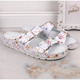 Sandálias cómodas de mulher em pele com flores Helios 288 branco 1