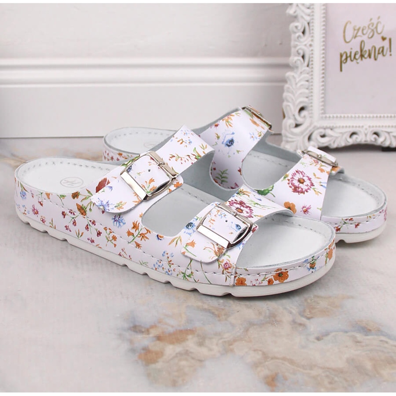 Sandálias cómodas de mulher em pele com flores Helios 288 branco 1 Sandálias cómodas de mulher em pele com flores Helios 288 branco 1