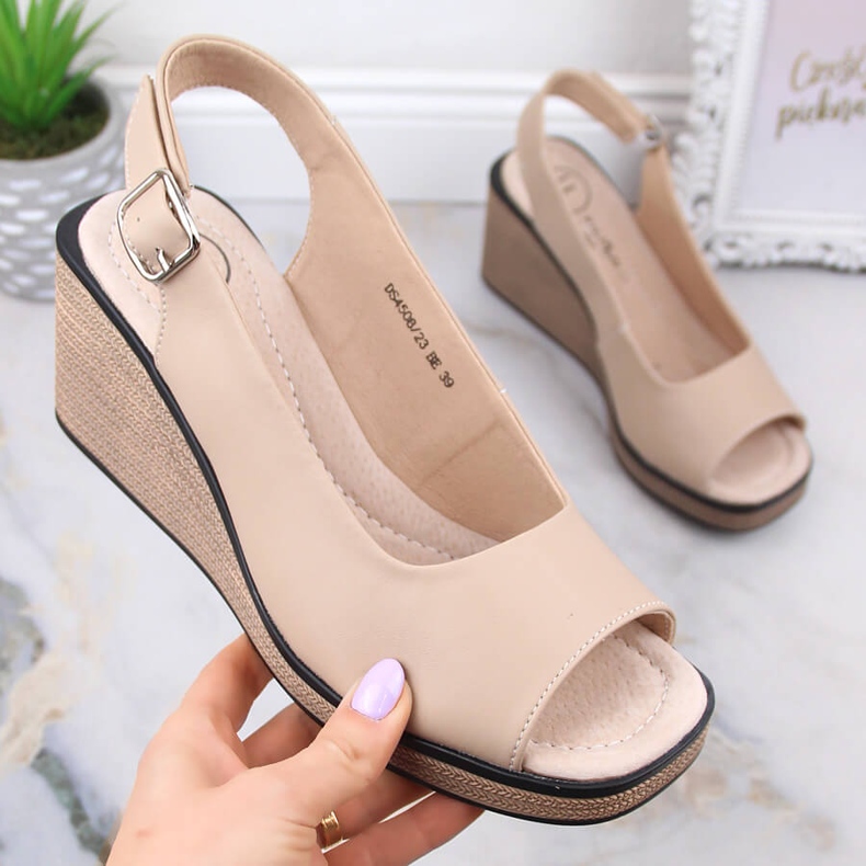 Sandálias de cunha de mulher confortáveis ​​Filippo DS4508 bege 1