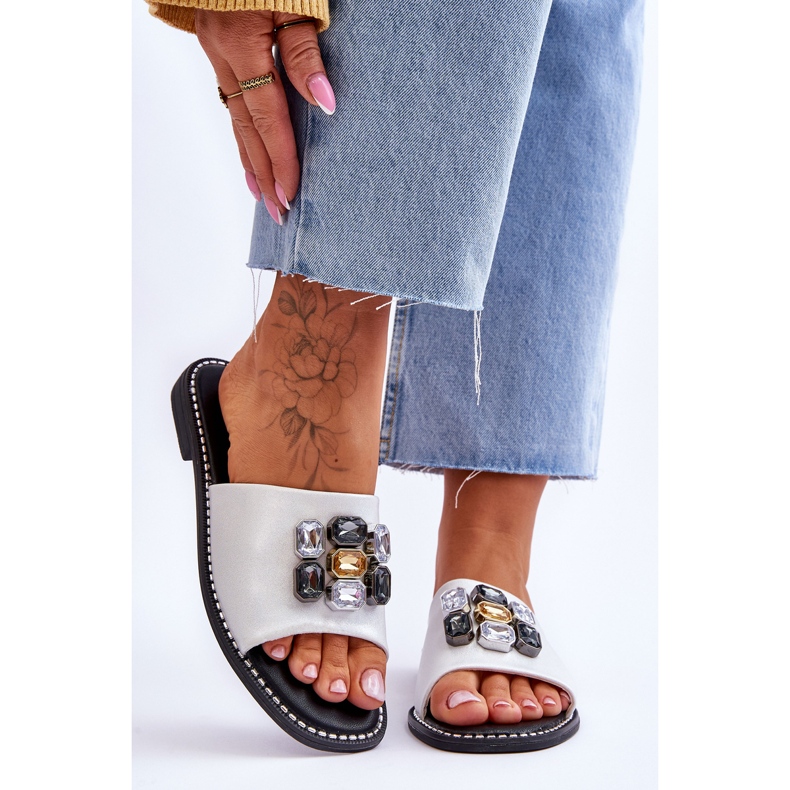 Chinelos femininos com pedras S.Barski KV-2775-31 branco-prata 1