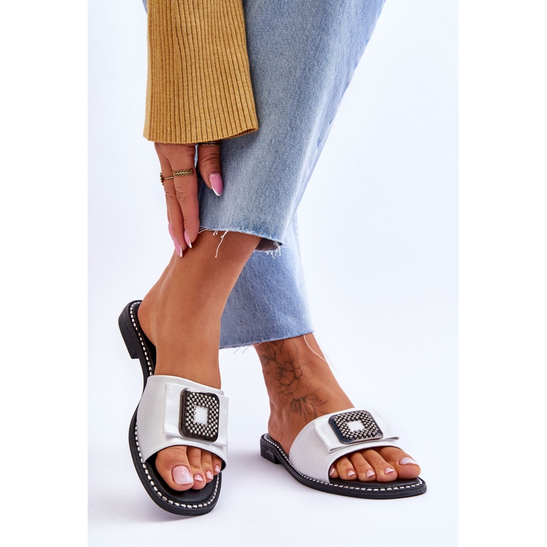 Chinelos femininos de couro com strass S.Barski KV-2775-33 prata 2