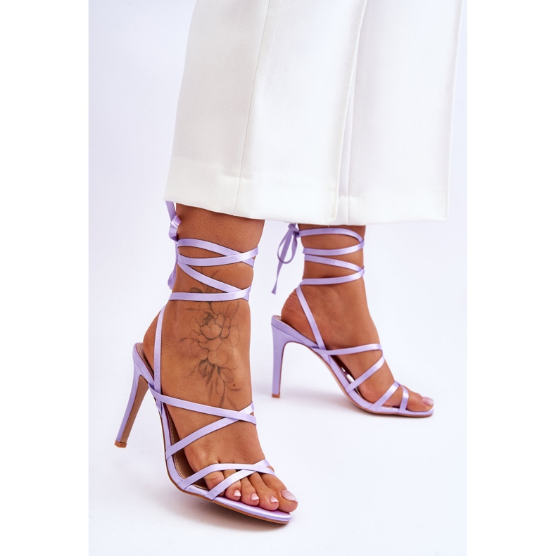 Sandália feminina amarrada em salto alto roxo Meya 2