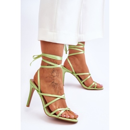 Sandálias femininas amarradas em um salto verde Meya 2