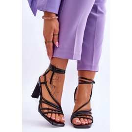 Sandálias de salto preto Tessoro da moda 1