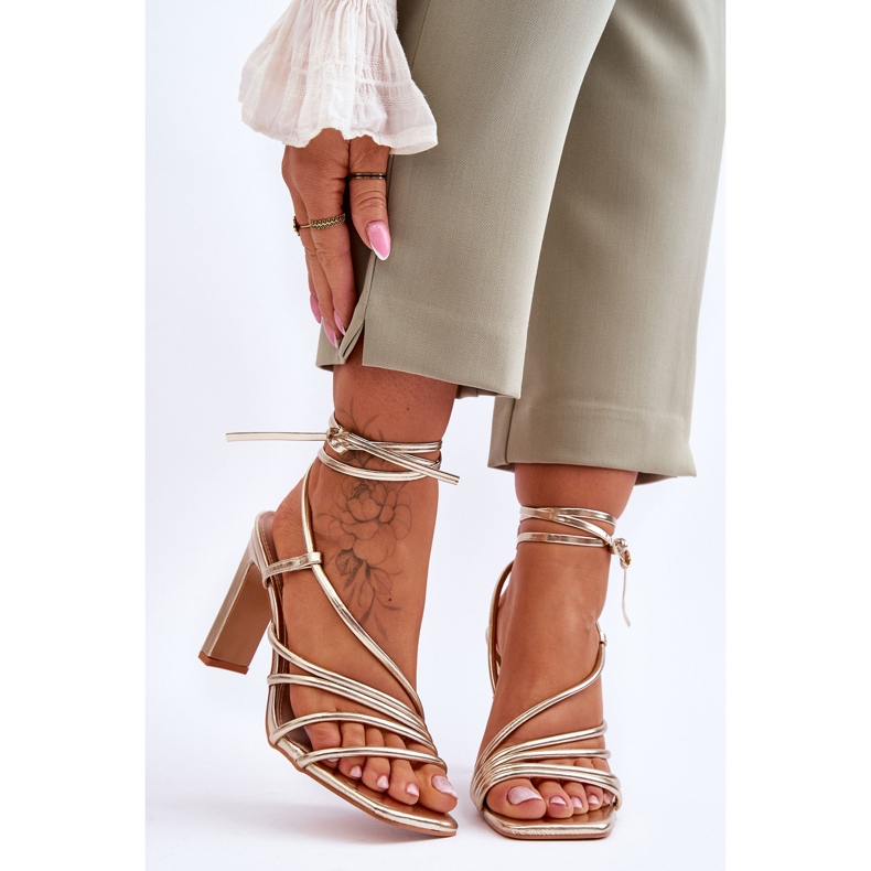 FJ1 Sandálias de salto alto Tessoro douradas da moda dourado 1