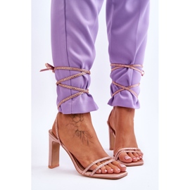 Sandálias elegantes amarradas com strass Nude Nessy bege 1