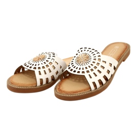 Chinelos femininos elegantes com aberturas e zircões Filippo DK4621/23 WH branco 3 Chinelos femininos elegantes com aberturas e zircões Filippo DK4621/23 WH branco 3