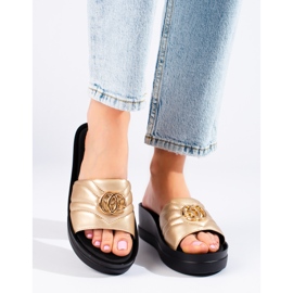 W. Potocki Chinelos de cunha dourados para mulher da Potocki 1 W. Potocki Chinelos de cunha dourados para mulher da Potocki 1