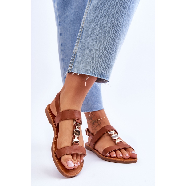 Sandálias femininas rasas com tira decorativa marrom baga castanho 2