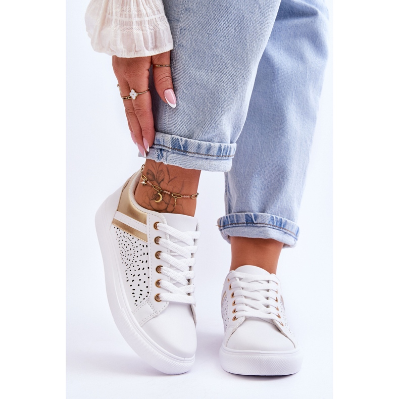 Tênis esportivos clássicos com padrão vazado branco e dourado Happier 1