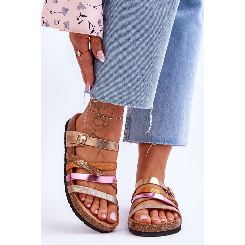 FB2 Chinelos femininos plataforma com listras trevo dourado 1