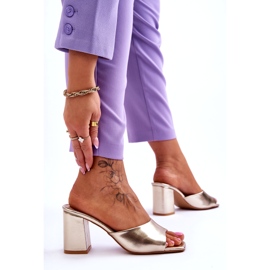 Chinelos femininos clássicos de couro metálico dourado 3