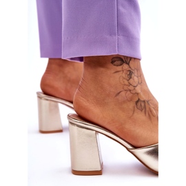 Chinelos femininos clássicos de couro metálico dourado 5