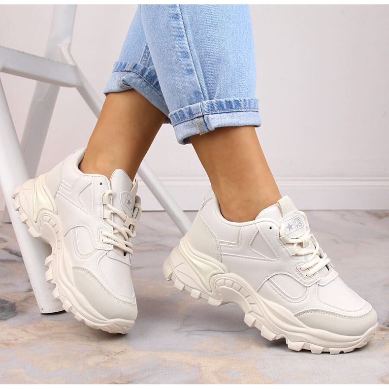 Calçado esportivo feminino na plataforma bege eVento 5465 1