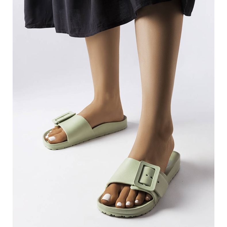 Sliders de borracha verde com fivela da Nelm 1 Sliders de borracha verde com fivela da Nelm 1