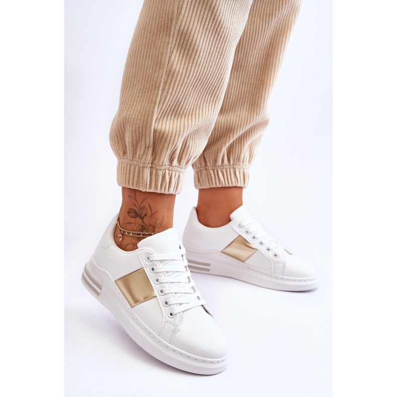 Tênis esportivo clássico branco e dourado Follow Me 2
