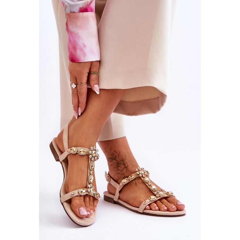 FI1 Sandália Feminina Camurça Com Pedras Bege Calabrio 2