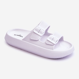 Chinelos femininos de espuma com listras brancas Sharmen branco 1