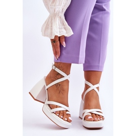 FS1 Sandálias de plataforma e salto alto branco Secret Rose da moda 1