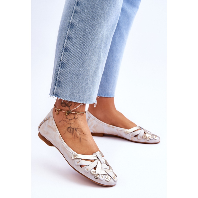 Bailarinas femininas de couro Maciejka 01358-22 bege-dourado 2