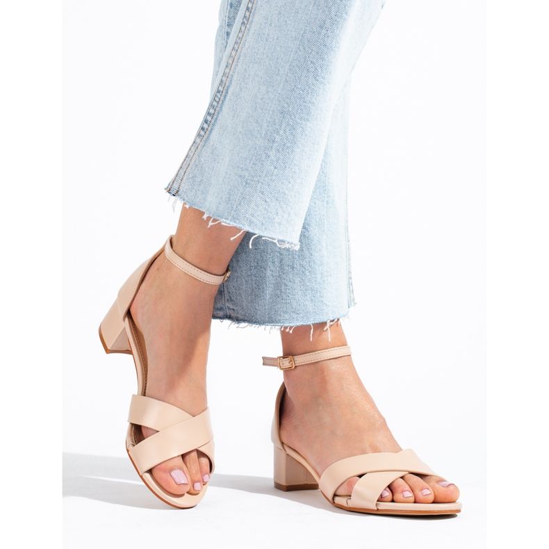 Sandália bege elegante de salto baixo Shelovet 2