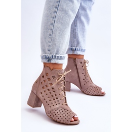 Botas de camurça com estampa perfurada Maciejka 05966-10 bege escuro 2