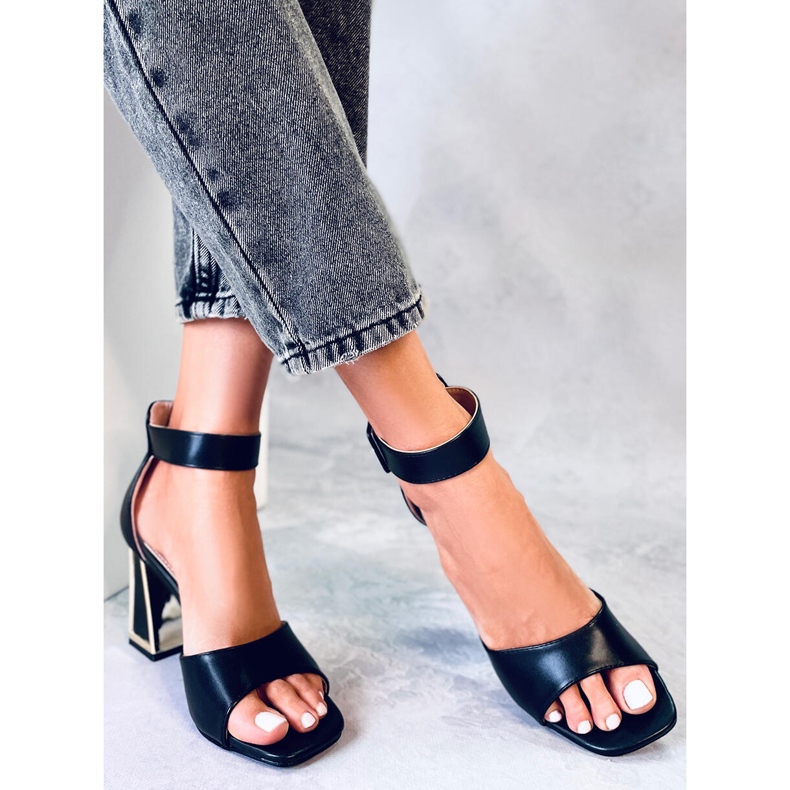 Tamara Sandália preta com salto geométrico preto 2 Tamara Sandália preta com salto geométrico preto 2