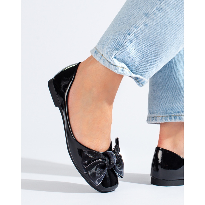 Bailarinas lacadas pretas Shelovet com laço preto 1