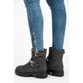 Kylie Trabalhadores isolados cinza 1 Kylie Trabalhadores isolados cinza 1